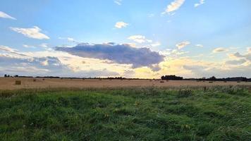 vacker och vacker solnedgångsscen i England, brittiskt landskap foto