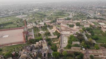 hög vinkel utsikt över staden Lahore och trafiken i Punjab Pakistan, Lahore är huvudstaden i den pakistanska provinsen Punjab, är Pakistans 2:a största stad efter Karachi, foto