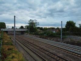 hög vinkel flygfoto över tågspår vid leagrave luton järnvägsstation i England, Storbritannien foto