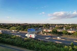 Flygfoto över brittiska motorvägar från North Luton City i England foto