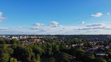 hög vinkel flygfoto över wardown offentlig park i luton stad i England, Storbritannien foto