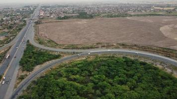 högvinkelbilder och flygfoto över pakistanska motorvägar m2 vid byn kala shah kaku till gt road lahore, industribyn punjab foto