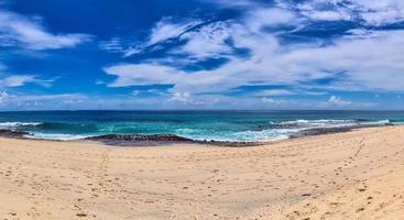 fantastisk högupplöst strandpanorama taget på paradisöarna Seychellerna foto