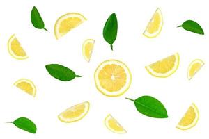 citron med blad isolerad på vit bakgrund foto