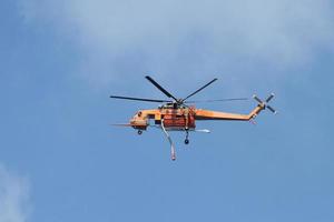 orange brandhelikopter foto