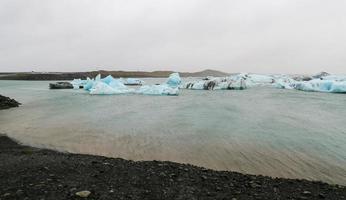 isberg i jokulsarlon glacial flodlagun, island foto