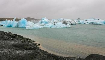 isberg i jokulsarlon glacial flodlagun, island foto