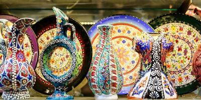 turkisk keramik i Grand Bazaar, Istanbul, Turkiet foto