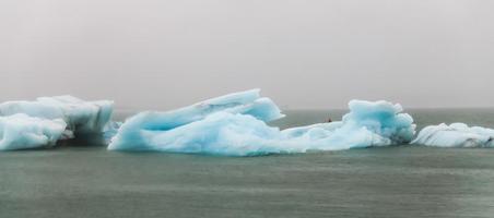 isberg i jokulsarlon glacial flodlagun, island foto