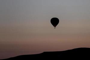 luftballong över Goreme town foto