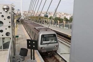 gyllene horn tunnelbana bro i istanbul foto