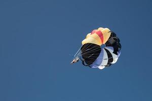 parasailing i himlen foto