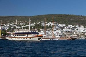 båtar i bodrum stad foto