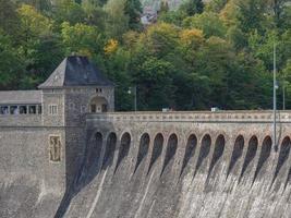 staden waldeck och reservoaren i tyskland foto