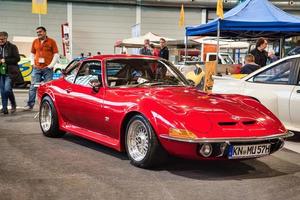 friedrichshafen - maj 2019 röd opel gt 1968 coupe på motorworld classics bodensee den 11 maj 2019 i friedrichshafen, tyskland foto