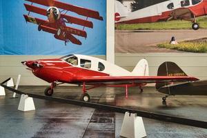 friedrichshafen - maj 2019 röd plan bellanca crusair senior 1946 på motorworld classics bodensee den 11 maj 2019 i friedrichshafen, tyskland foto