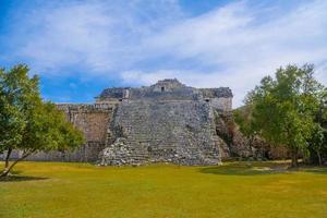 dyrka mayakyrkor utarbeta strukturer för dyrkan till guden av regnet chaac, klosterkomplex, chichen itza, yucatan, mexico, maya civilisationen foto