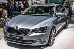 frankfurt - sept 2015 skoda superb sportline presenteras på iaa i foto