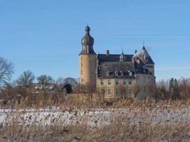 vintertid på ett slott i tyskland foto