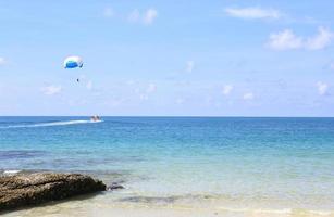 vackert havslandskap. koh samet island i thailand foto