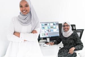 afroamerikansk modern muslimsk kvinna foto