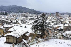 utsikt över staden takayama i Japan i snön foto