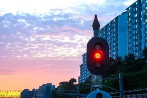 solnedgångslandskap av seodongtan station i korea foto