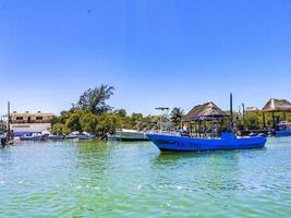 holbox quintana roo mexico 2022 panorama landskap holbox båtar hamn hamn muelle de holbox mexico. foto