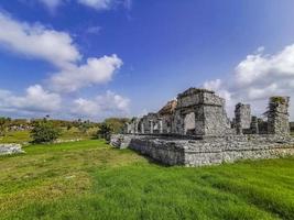 forntida tulumruiner Mayan plats tempelpyramider artefakter havslandskap mexico. foto