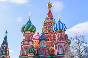 st basil's cathedral på röda torget i Moskva. foto