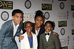 los angeles, jan 23 - marcus skribent, marsai martin, yara shahidi, miles brun på de 47: e naacp bild utmärkelser nominerade lunch på de beverly hilton hotell på januari 23, 2016 i beverly kullar, ca foto