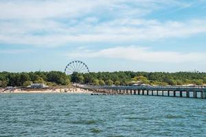 de pir i palanga. palanga är en havet tillflykt stad i Västra litauen foto