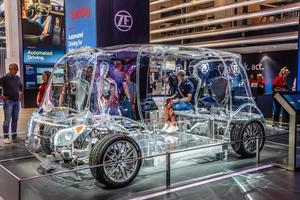 frankfurt, Tyskland - september 2019 begrepp av elektrisk bil, iaa internationell motor visa bil utställning foto