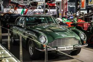 sinsheim, tyskland - maj 2022 green aston martin db 6 vantage 1965 324ps foto