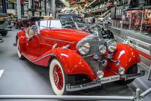 sinsheim, Tyskland - mai 2022 röd mercedes-benz 540 k särskild sportbil cabrio 1938 foto