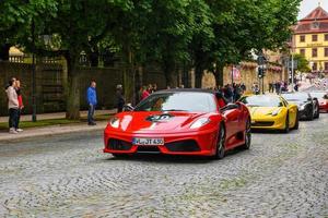 Tyskland, fulda - juli 2019 röd ferrari f430 typ f131 cabrio är en sporter bil produceras förbi de italiensk bil tillverkare ferrari från 2004 till 2009 som en efterträdare till de ferrari 360. de bil är ett u foto