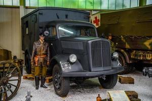 sinsheim, Tyskland - mai 2022 grå medicinsk lastbil opel blitz 1944 foto