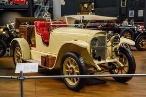 sinsheim, Tyskland - mai 2022 vit elfenben fiat 510 cabrio 1919 foto