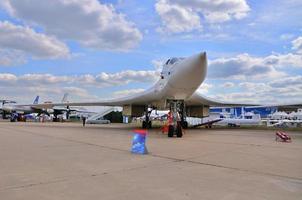 Moskva, ryssland - aug 2015 tung strategisk bombplan tu-160 blackja foto