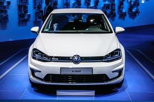 frankfurt - september 2015 volkswagen vw e-golf presenteras på iaa int foto