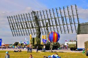 Moskva, ryssland - aug 2015 mobil radar presenteras på de 12th ma foto