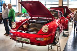 friedrichshafen - maj 2019 röd porsche 911 930 carrera 1977 cabrio på motorworld classics bodensee den 11 maj 2019 i friedrichshafen, tyskland foto