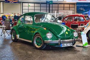 friedrichshafen - Maj 2019 grön vw volkswagen skalbagge mexico 1984 på motorvärlden klassiker bodensee på Maj 11, 2019 i friedrichshafen, Tyskland foto