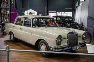 sinsheim, Tyskland - mai 2022 vit daimler benz 220 b 1964 foto