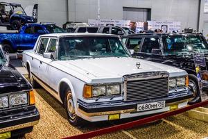 Moskva - aug 2016 zil 41041 presenterad på mias moscow International automobile salon den 20 augusti 2016 i Moskva, Ryssland foto