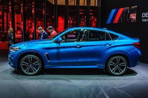 frankfurt - september 2015 bmw x6 m presenteras på iaa internationell foto