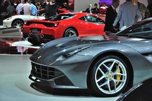 frankfurt - september 14 ferrari f12 berlinetta presenteras som värld premiär på de 65:e iaa internationale automobil Ausstellung på september 14, 2013 i frankfurt, Tyskland foto