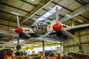 sinsheim, Tyskland - mai 2022 vit röd tysk bombplan flygplan heinkel han 111 foto