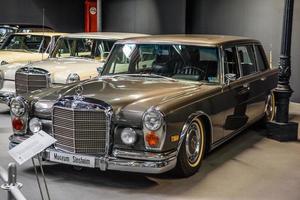 sinsheim, tyskland - maj 2022 grå mercedes benz 600 1972 foto