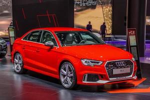 frankfurt, Tyskland - september 2019 röd audi rs3 a3 3:e generation sedan, iaa internationell motor visa bil utställning foto